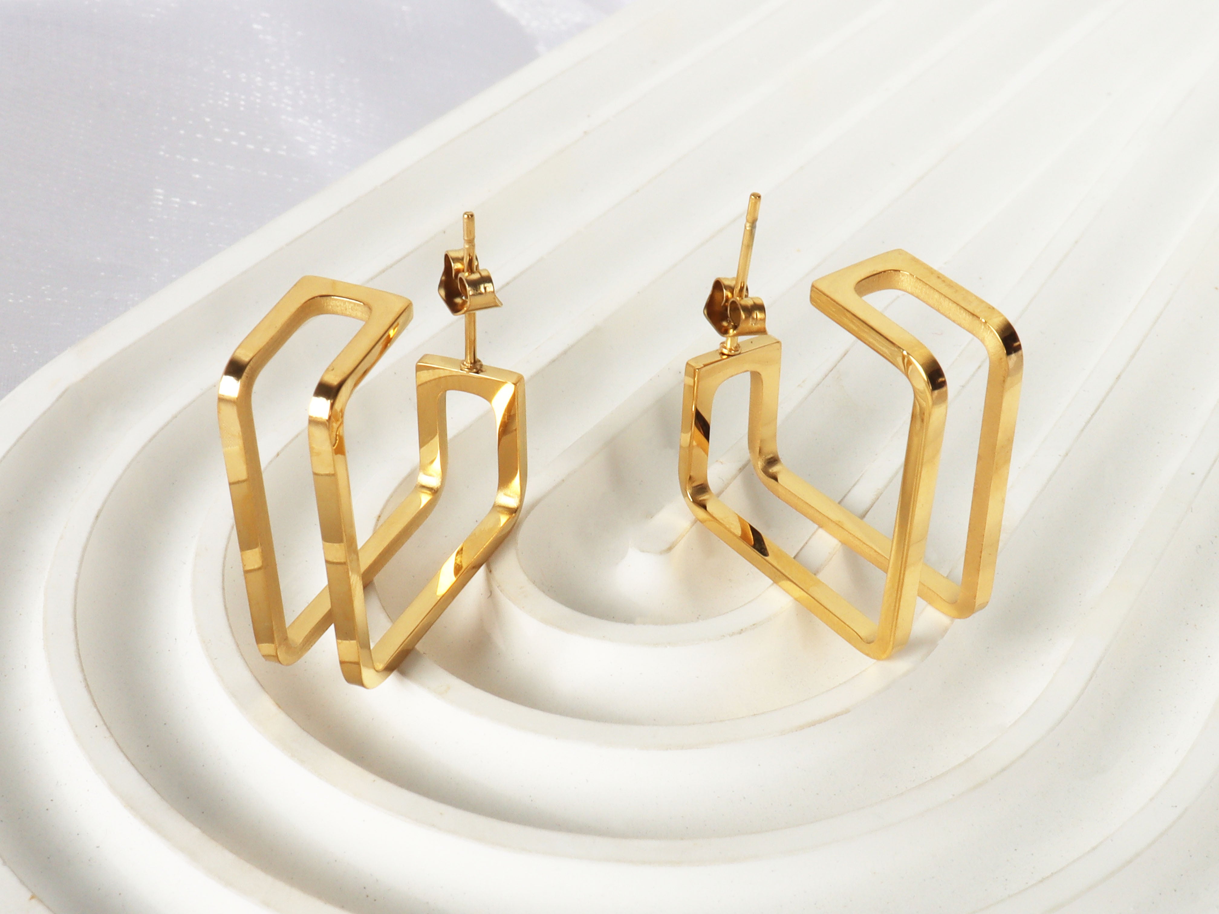 • Square Hoop Earring Gold Huggie Earring Geometric Hoop Hypoallergenic Earring •