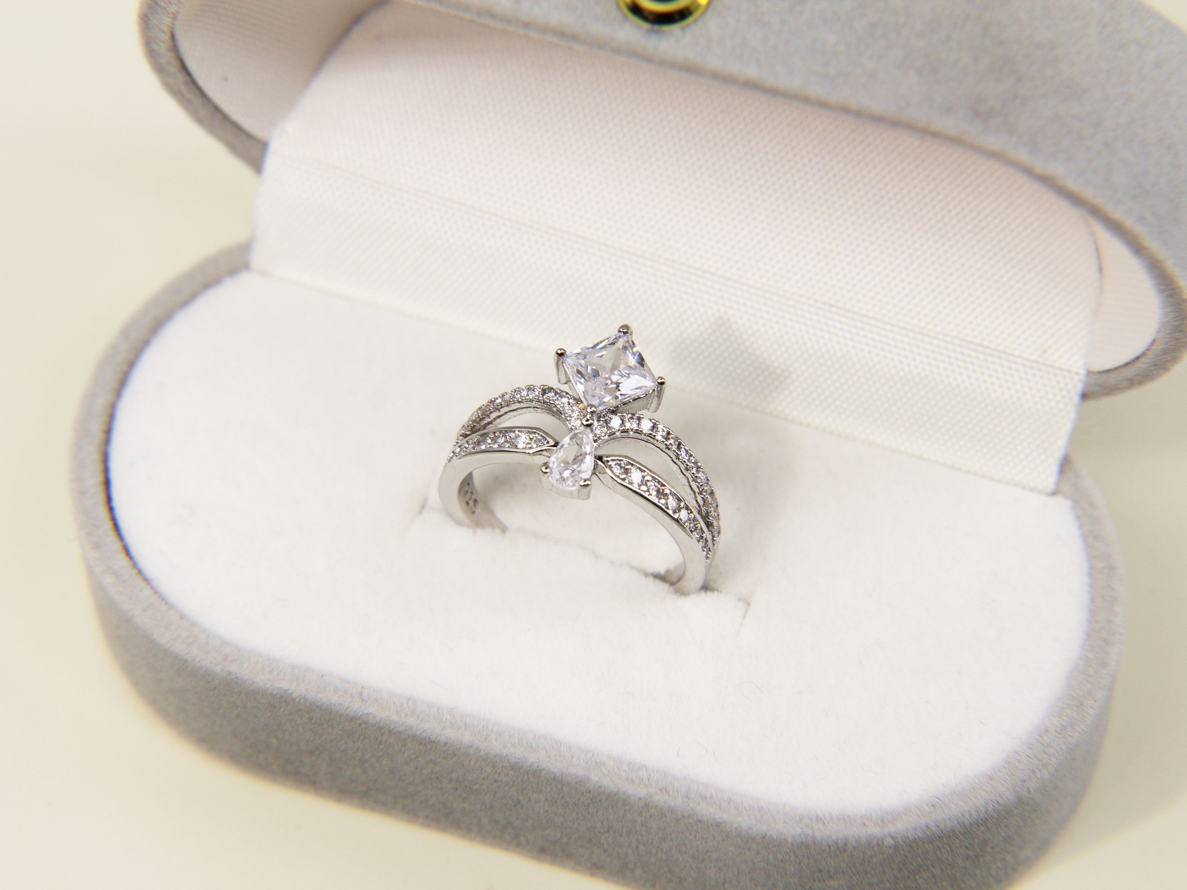 • Princess Diamond Ring | Coronation Diamond Ring | Pear Diamond Ring •