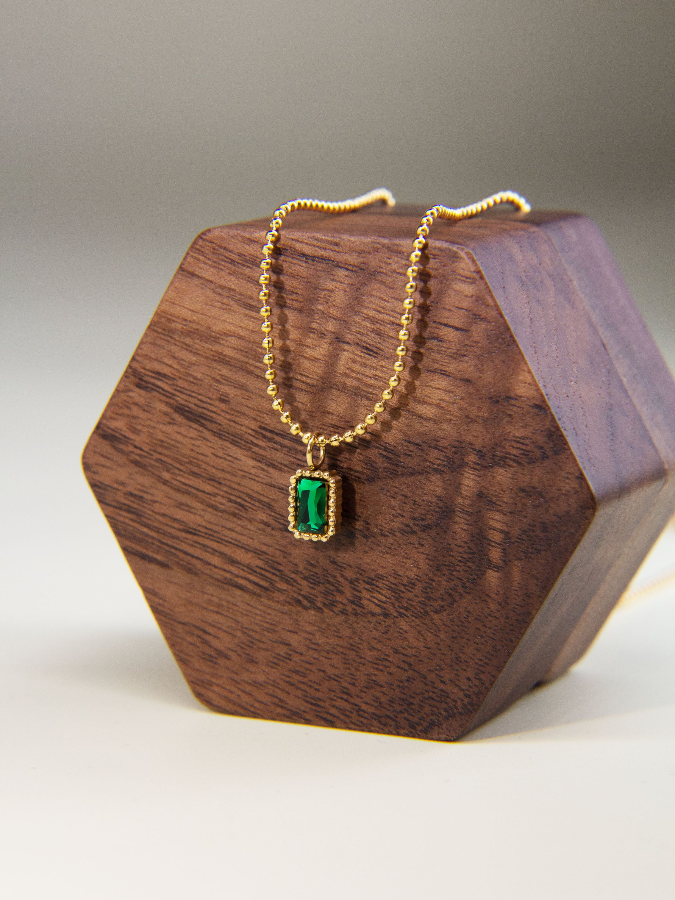 • Emerald Gemstone Necklace | 18K Gold Vintage Necklace| Emerald Pendant Necklace •