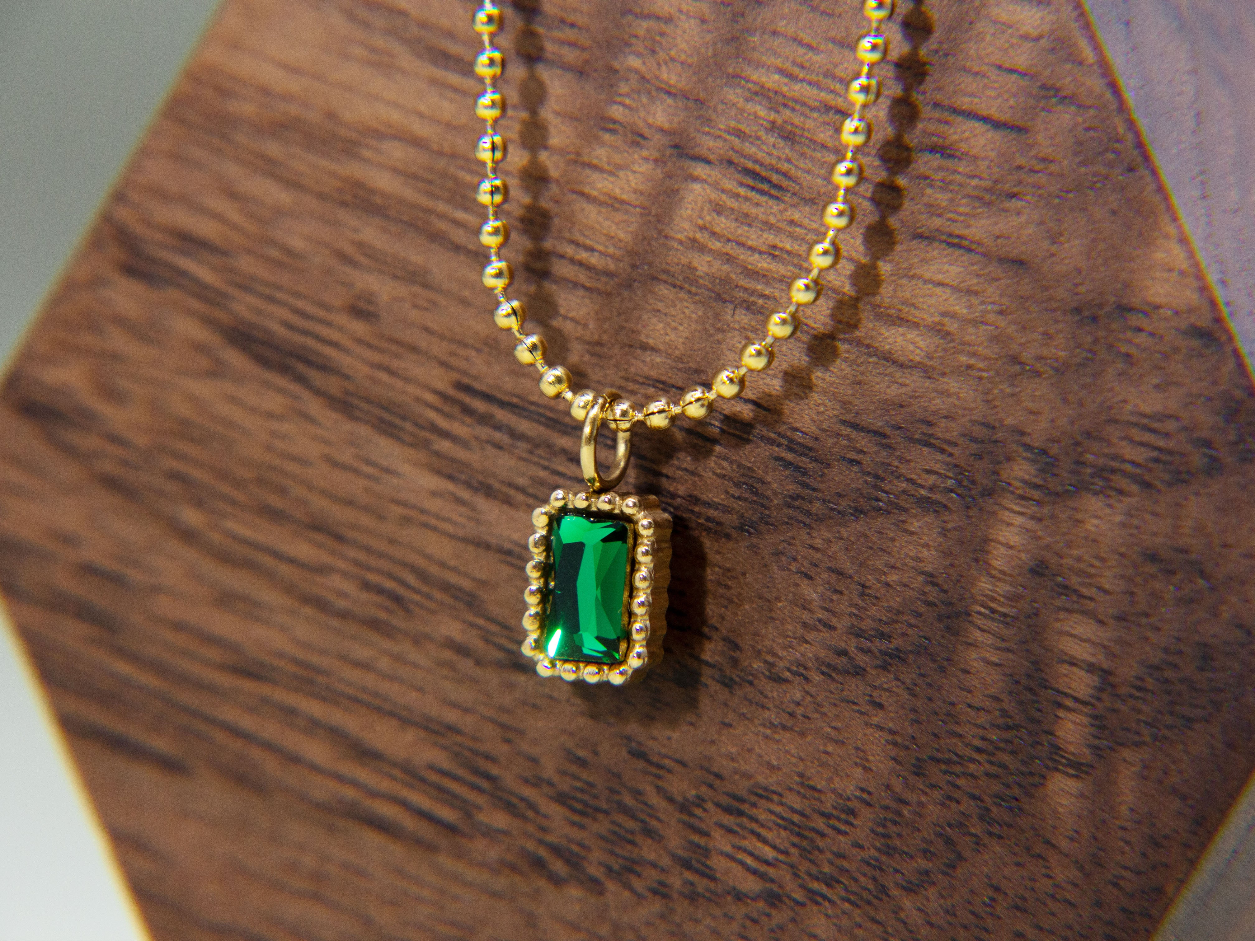 • Emerald Gemstone Necklace | 18K Gold Vintage Necklace| Emerald Pendant Necklace •