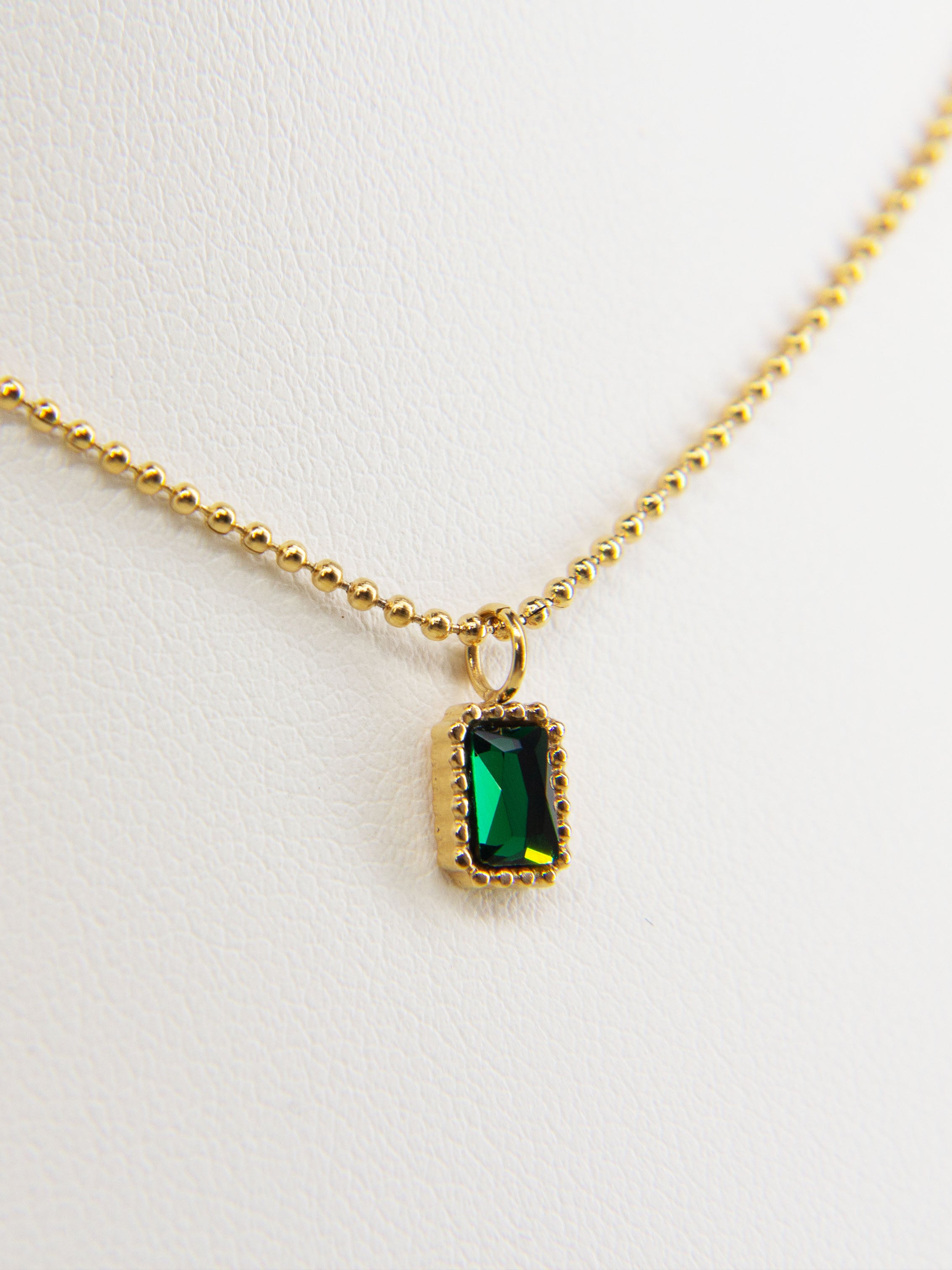 • Emerald Gemstone Necklace | 18K Gold Vintage Necklace| Emerald Pendant Necklace •