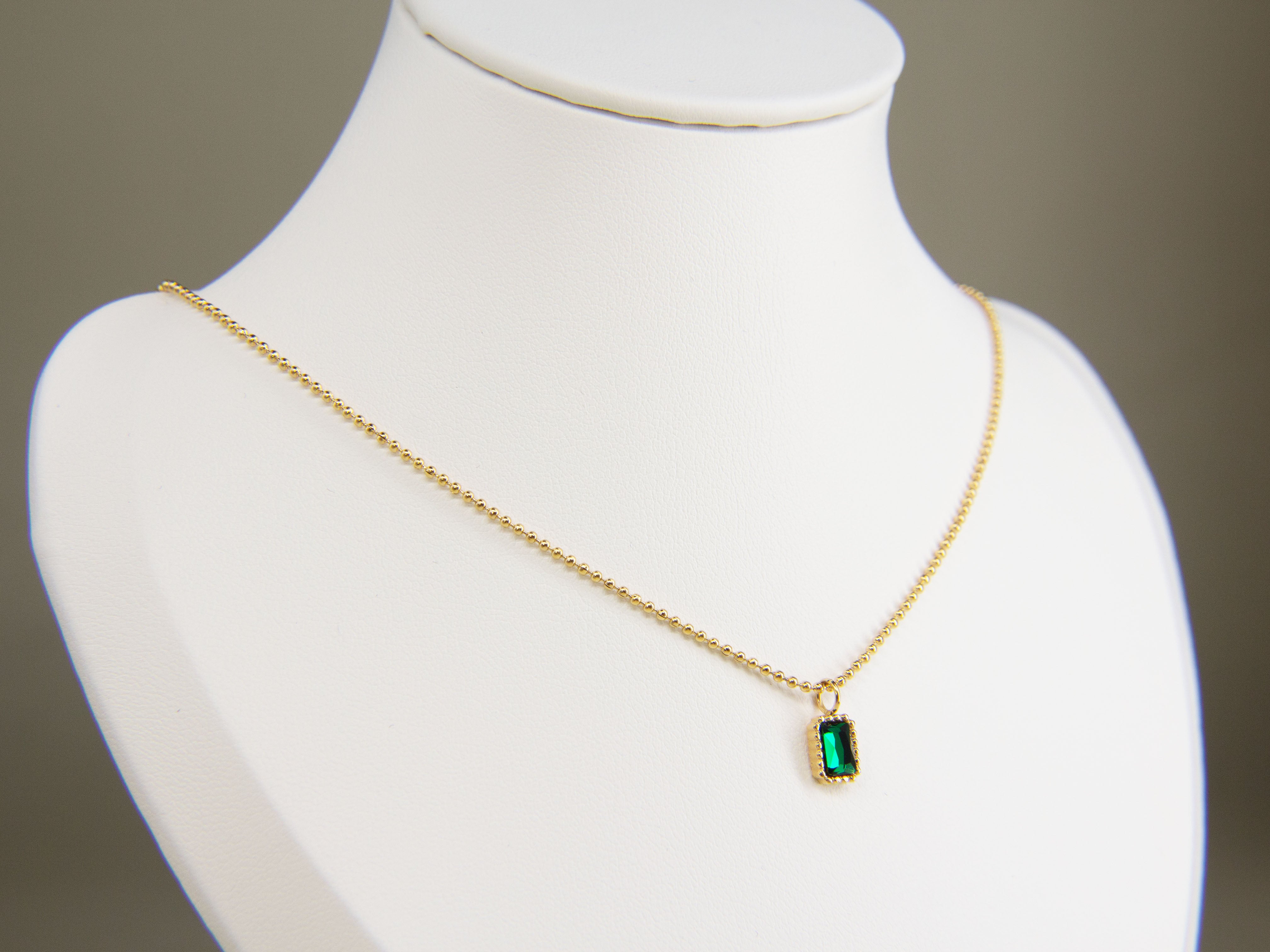 • Emerald Gemstone Necklace | 18K Gold Vintage Necklace| Emerald Pendant Necklace •