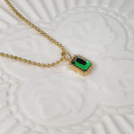 Load and play video in Gallery viewer, • Emerald Gemstone Necklace | 18K Gold Vintage Necklace| Emerald Pendant Necklace •
