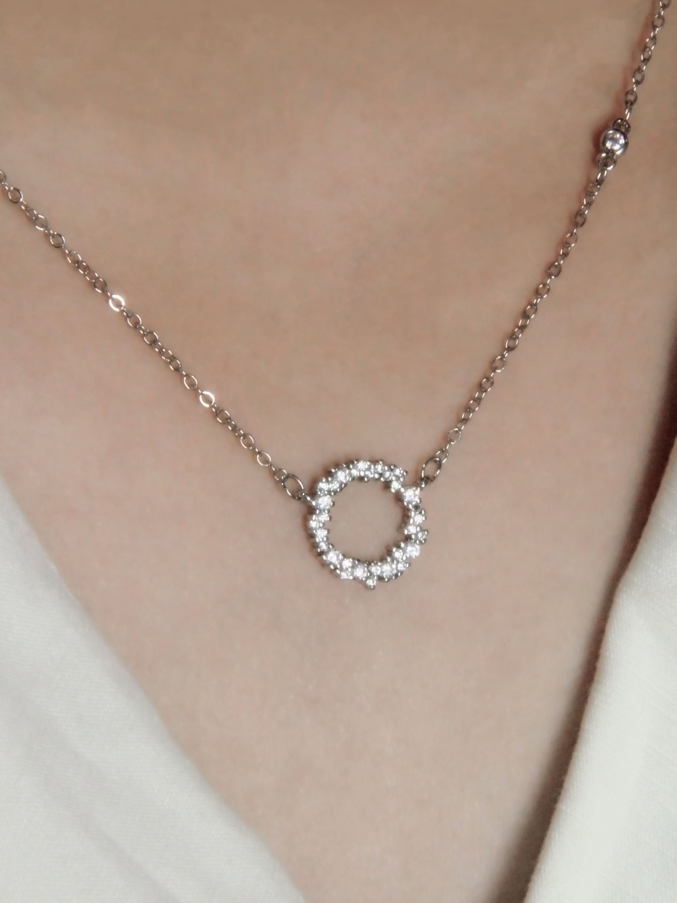 • Irregular Circle Paving CZ Diamond Necklace •