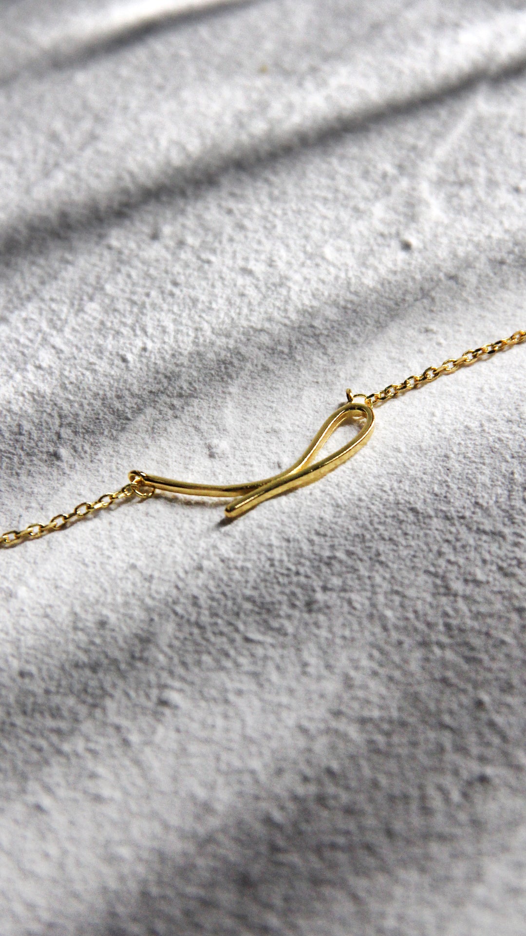 • Minimalist Simple Line Design Gold Necklace •