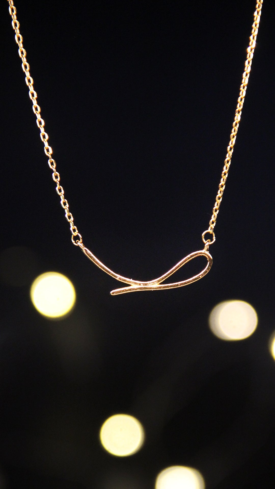 • Minimalist Simple Line Design Gold Necklace •