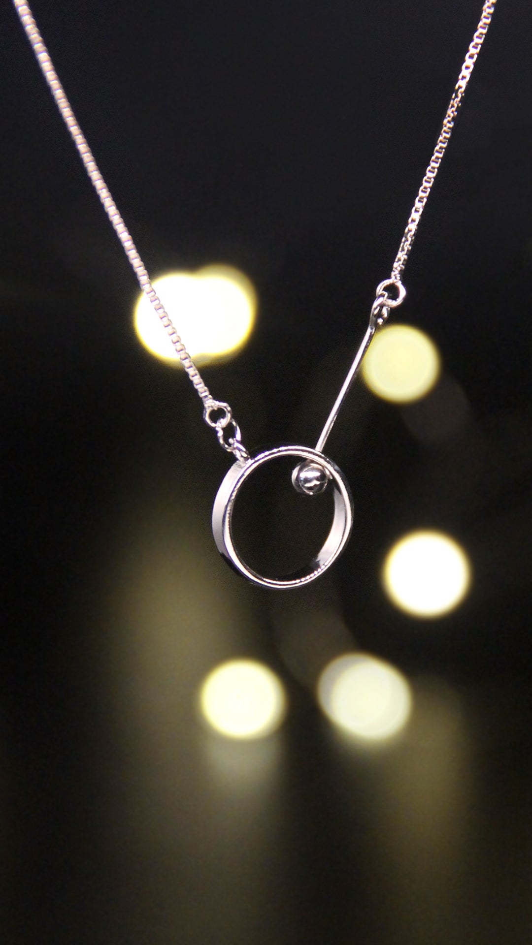 • Minimalist Geometric Circle Necklace •