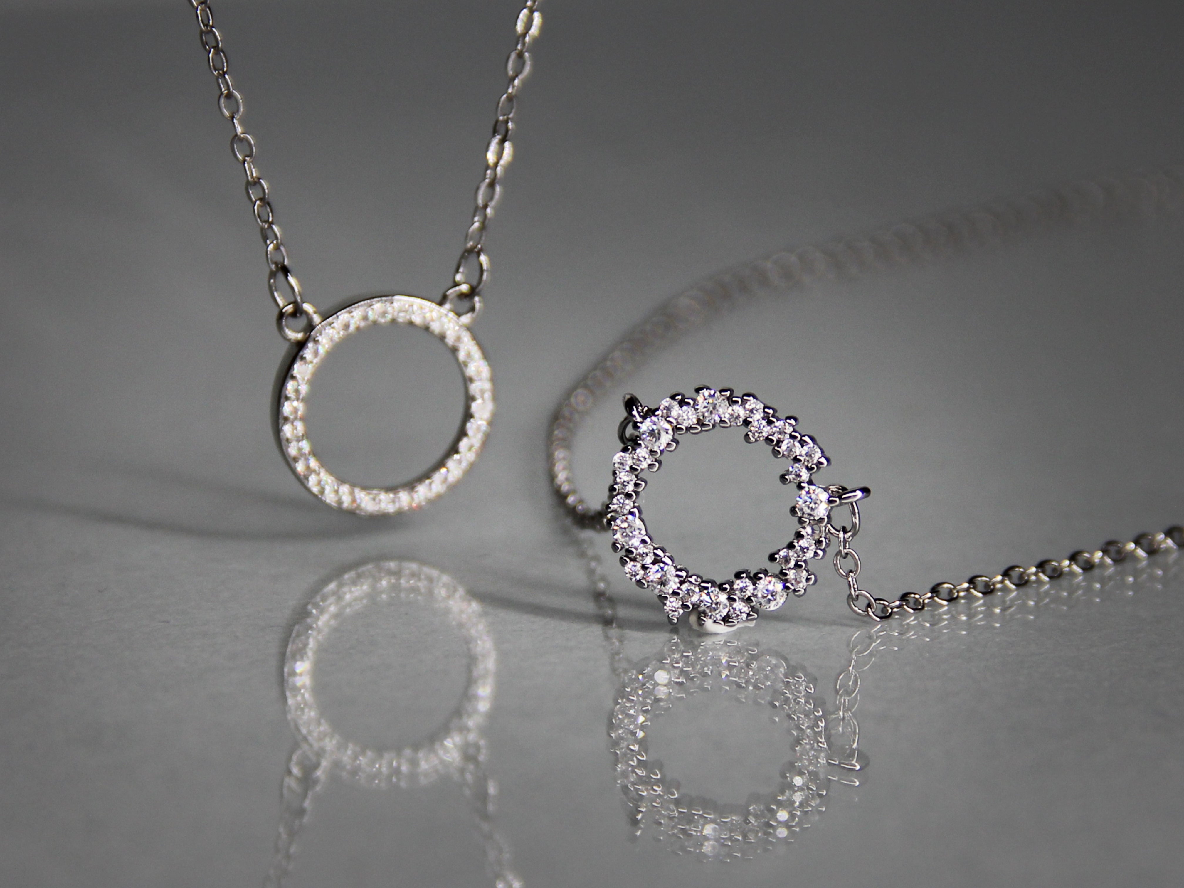 • Irregular Circle Paving CZ Diamond Necklace •